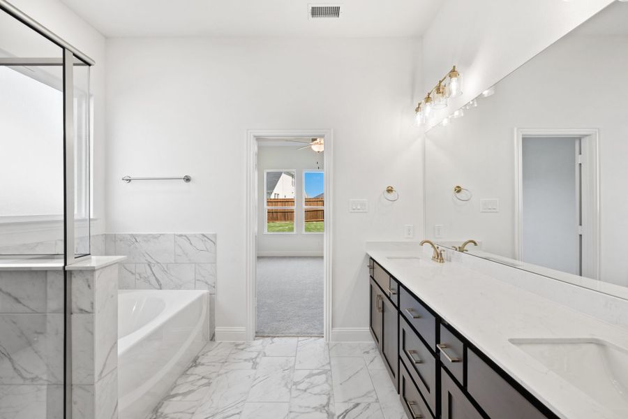 Furnished interior view inside a new home in Lake Breeze, Lavon (Image 15). Furnished interior view inside a new home in Lake Breeze, Lavon (Image 15).