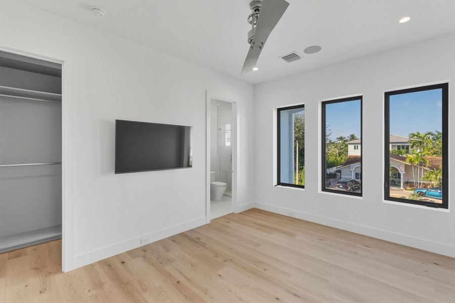 Spacious, unfurnished interior of a new home in , Boca Raton (Image 20).