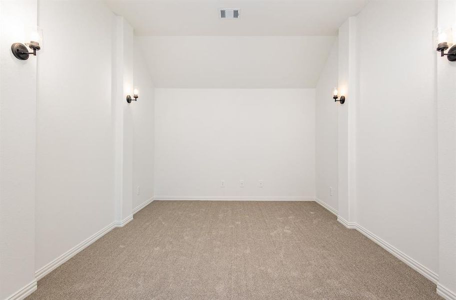 Spacious, unfurnished interior of a new home in Sagebrush Addition, Midlothian (Image 17).
