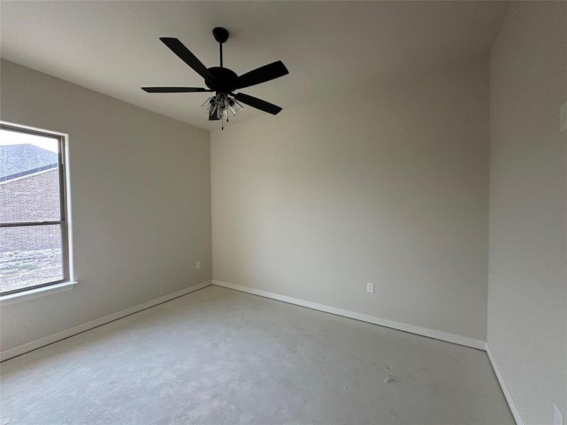 Unfurnished room featuring concrete floors and ceiling fan