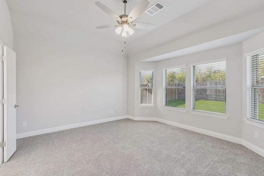 Spacious, unfurnished interior of a new home in Summer Crest, Crowley (Image 25).