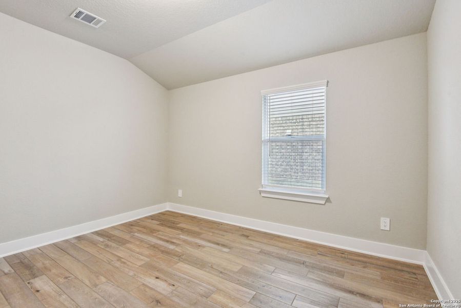 Spacious, unfurnished interior of a new home in Carmel Ranch, Schertz (Image 27).