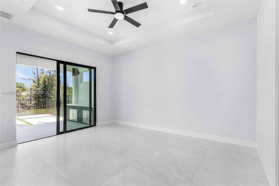 Spacious, unfurnished interior of a new home in , Cape Coral (Image 17).