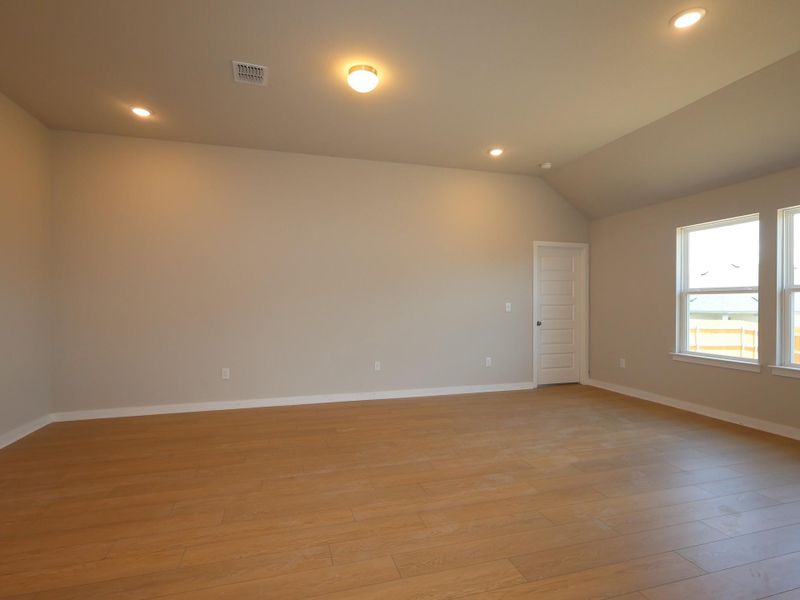 Spacious, unfurnished interior of a new home in Cascades at Onion Creek, Austin (Image 11).