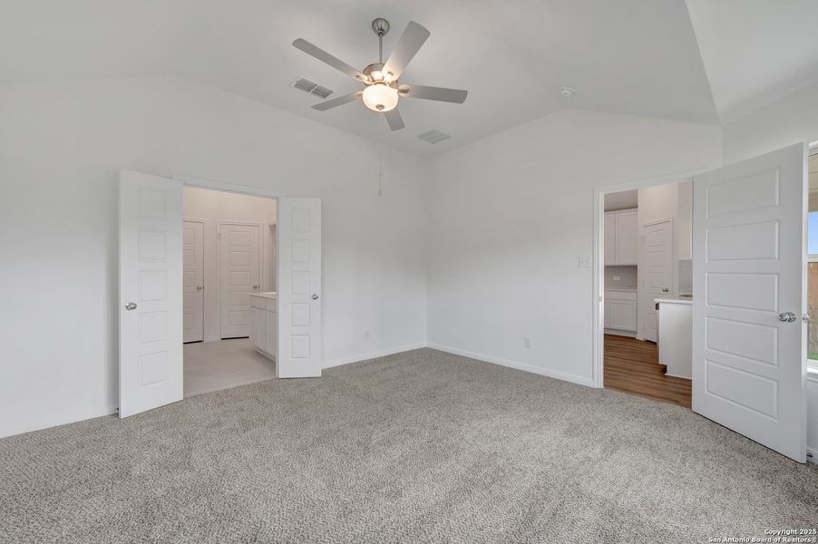 Spacious, unfurnished interior of a new home in Park Place, New Braunfels (Image 12).