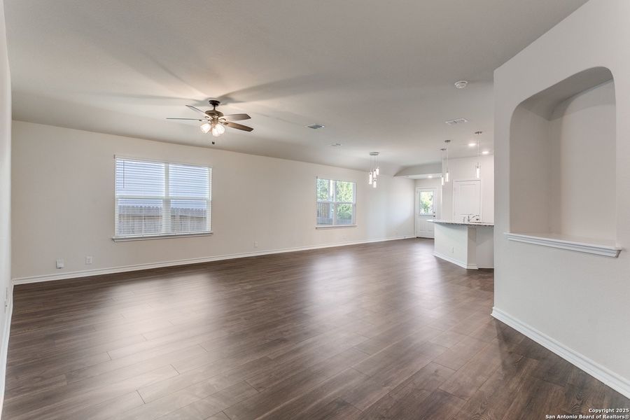 Spacious, unfurnished interior of a new home in The Canyons at Amhurst, San Antonio (Image 24). Spacious, unfurnished interior of a new home in The Canyons at Amhurst, San Antonio (Image 24).