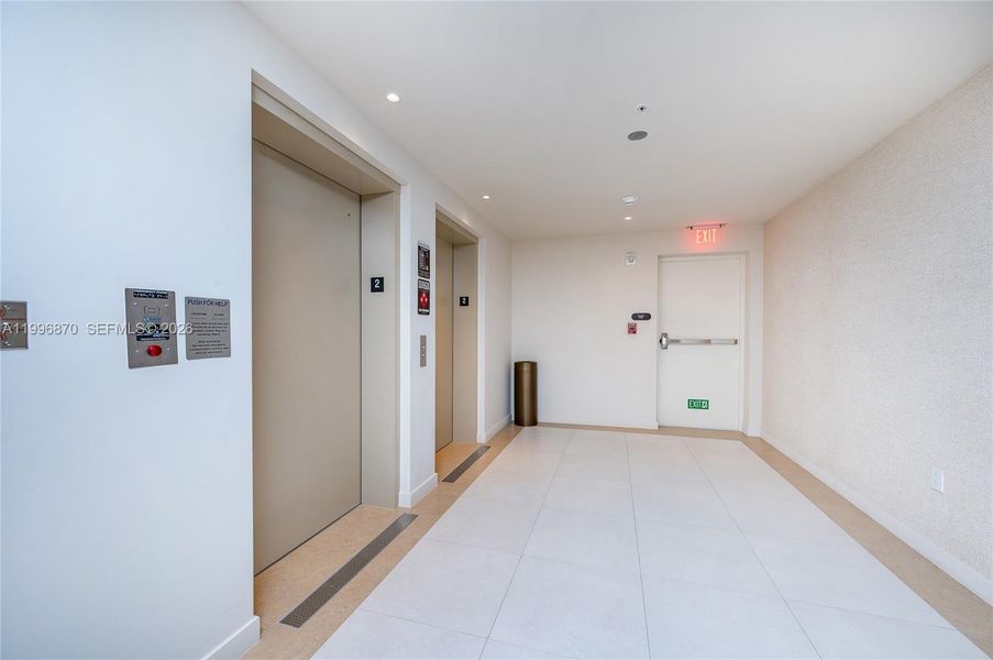 Spacious, unfurnished interior of a new home in Domus Brickell Park, Miami (Image 21).
