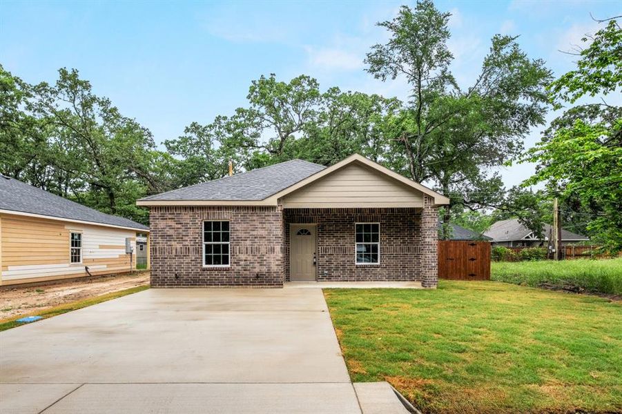 Front exterior of a new home in , Mabank, TX, highlighting curb appeal (Image 17).