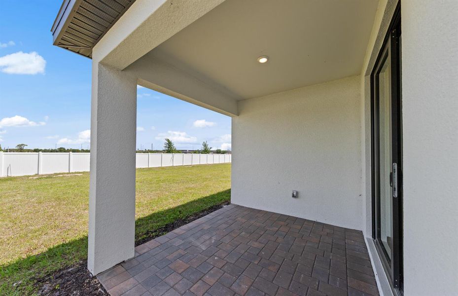 SWFL_CX_CAL_08800_Hanover_lanai SWFL_CX_CAL_08800_Hanover_lanai