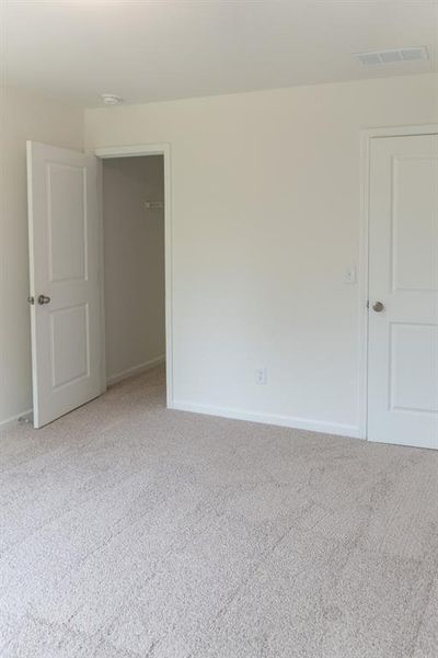 Spacious, unfurnished interior of a new home in , Jefferson (Image 19).