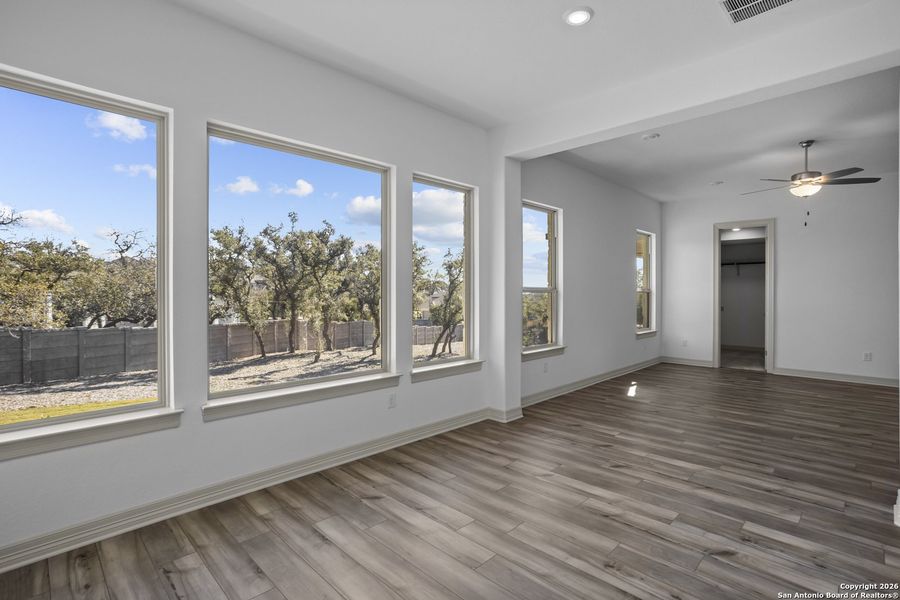 Spacious, unfurnished interior of a new home in Highland Estates, San Antonio (Image 36).