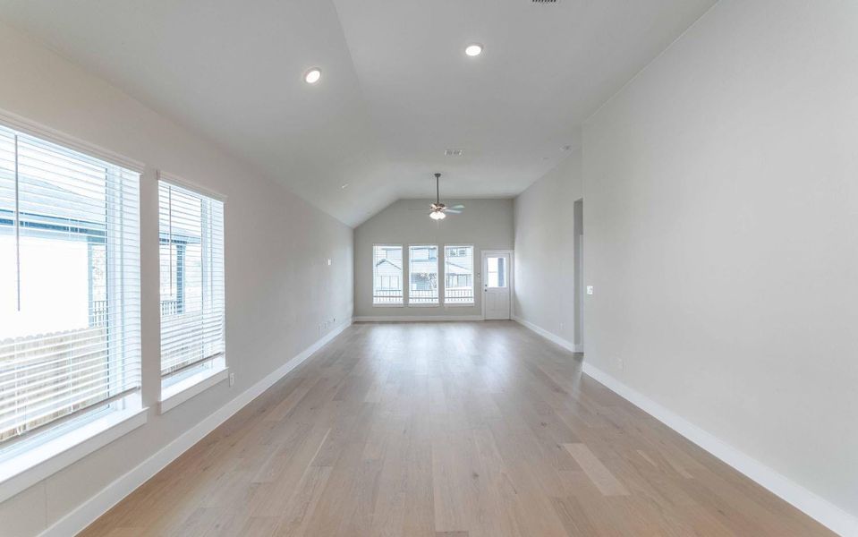 Spacious, unfurnished interior of a new home in Sanctuary, Salado (Image 10).