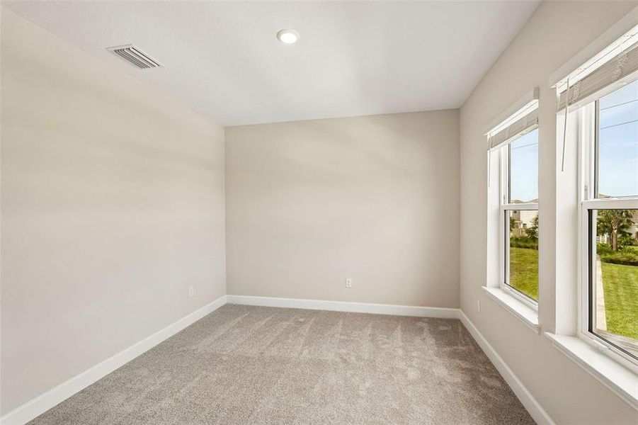 Spacious, unfurnished interior of a new home in Tiburon, Nokomis (Image 31).