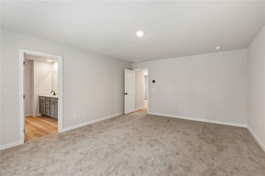 Spacious, unfurnished interior of a new home in Oak Grove Glen, Snellville (Image 45). Spacious, unfurnished interior of a new home in Oak Grove Glen, Snellville (Image 45).