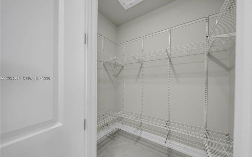 Spacious, unfurnished interior of a new home in , Lehigh Acres (Image 24).