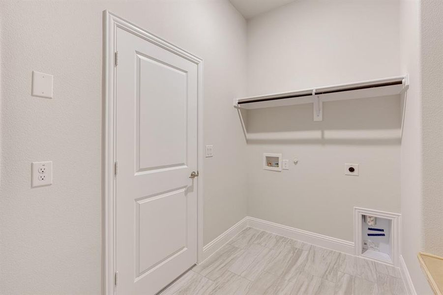 Spacious, unfurnished interior of a new home in ArrowBrooke Classic 50, Aubrey (Image 32).