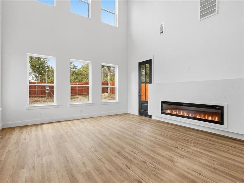 Spacious, unfurnished interior of a new home in , Dallas (Image 15).