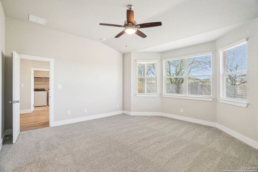 Spacious, unfurnished interior of a new home in Comanche Ridge, San Antonio (Image 15). Spacious, unfurnished interior of a new home in Comanche Ridge, San Antonio (Image 15).