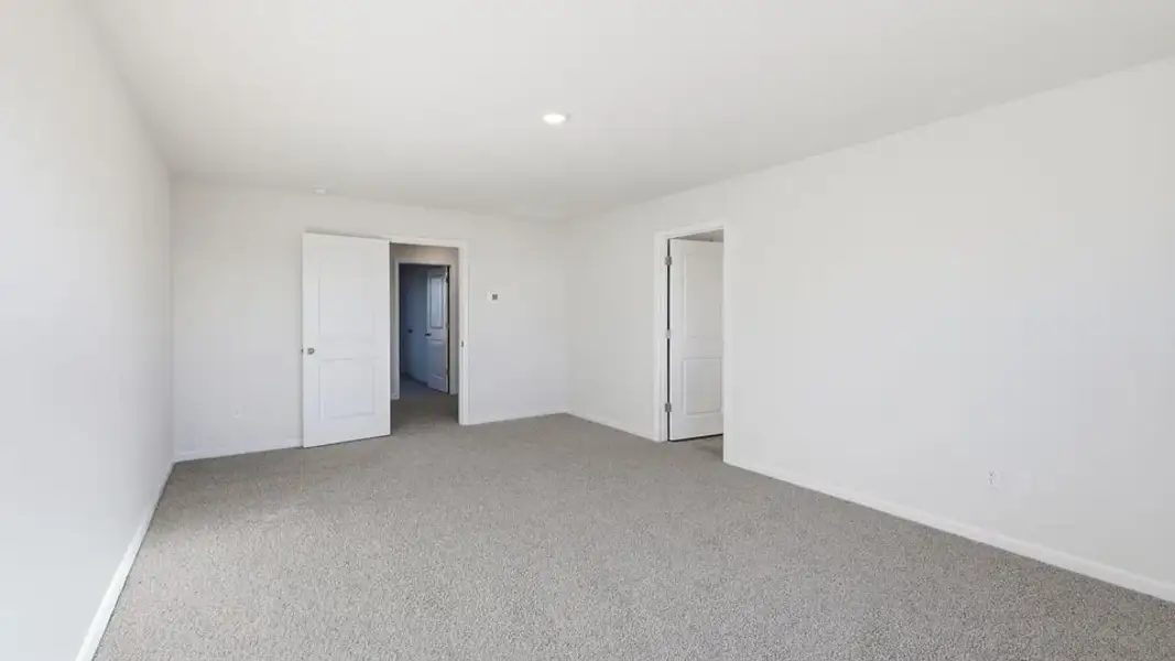 Spacious, unfurnished interior of a new home in Woodglen, Piedmont (Image 34).
