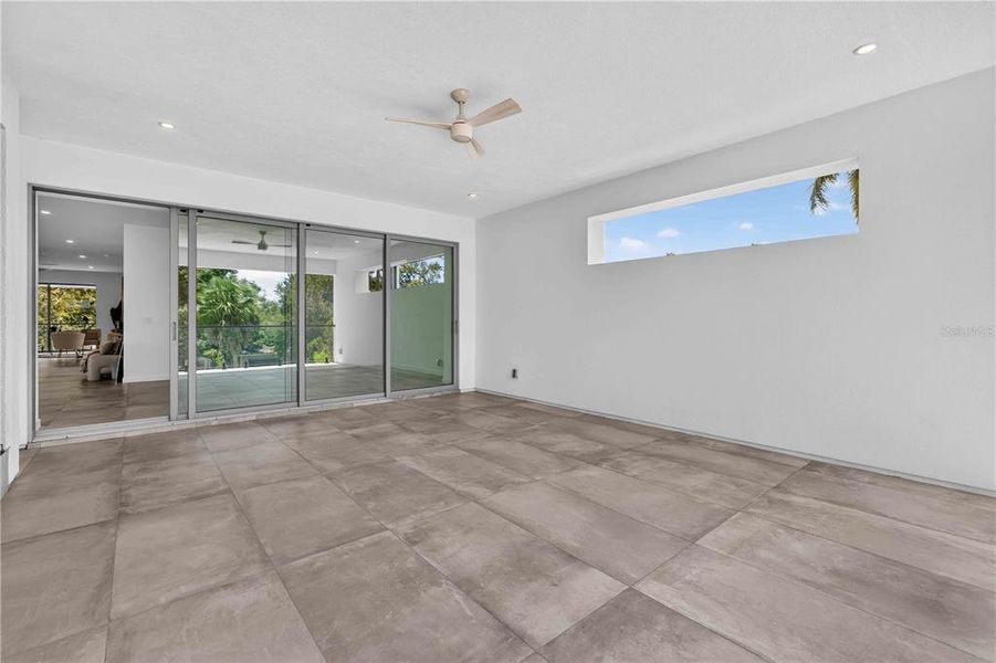 Spacious, unfurnished interior of a new home in , Sarasota (Image 24).