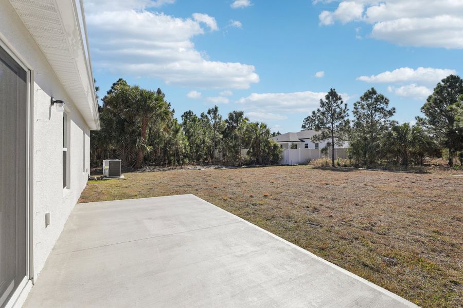 Representative exterior details of a home built from the Poinsettia by Maronda Homes in Palm Coast, Palm Coast (Image 19).