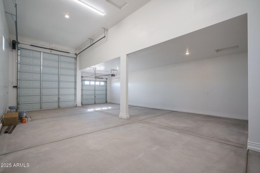 23) GARAGE 23) GARAGE