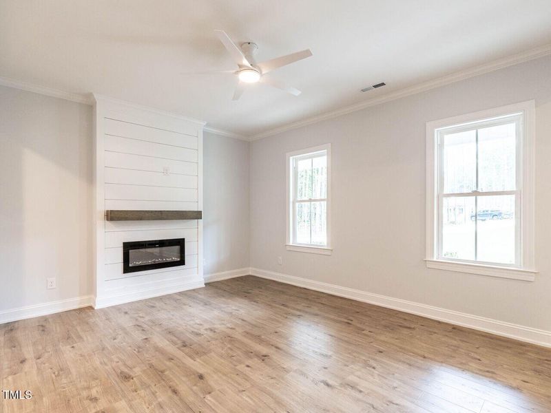 008-1280x960-family-room