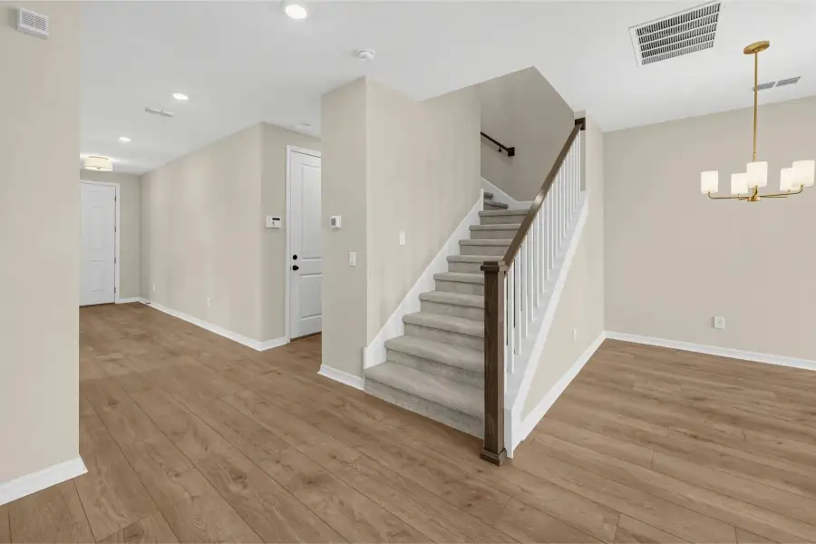 Spacious, unfurnished interior of a new home in Weslyn Park, St. Cloud (Image 14).