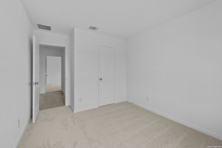 Spacious, unfurnished interior of a new home in Spring Grove, St. Hedwig (Image 16).