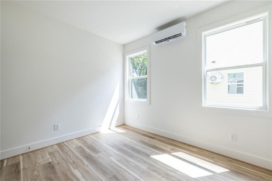 Spacious, unfurnished interior of a new home in , Atlanta (Image 43).
