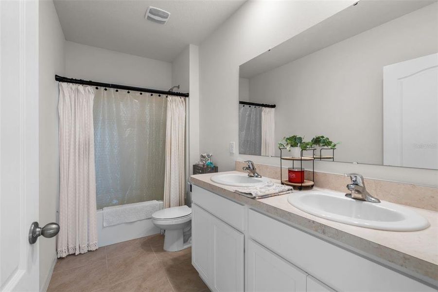 Furnished interior view inside a new home in Pelham Park, Deland (Image 15).