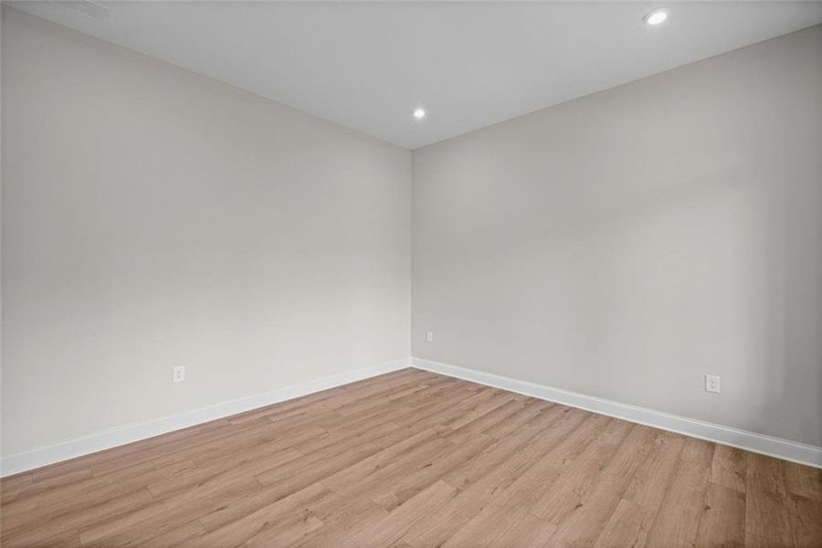 Spacious, unfurnished interior of a new home in Governor’s Preserve, Canton (Image 28).