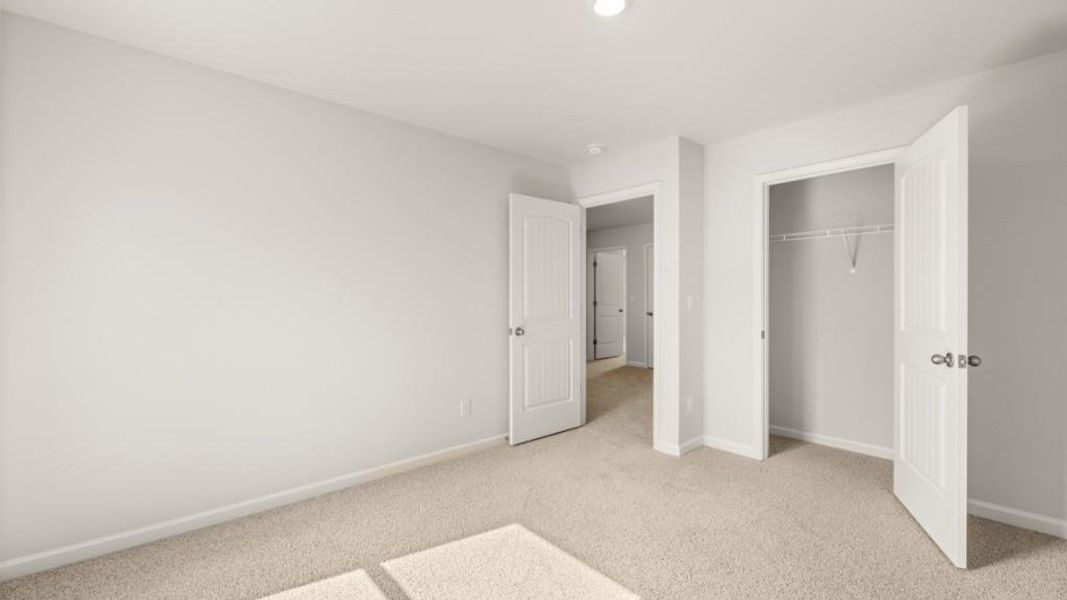 Spacious, unfurnished interior of a new home in Thompson Ridge, Dallas (Image 20).