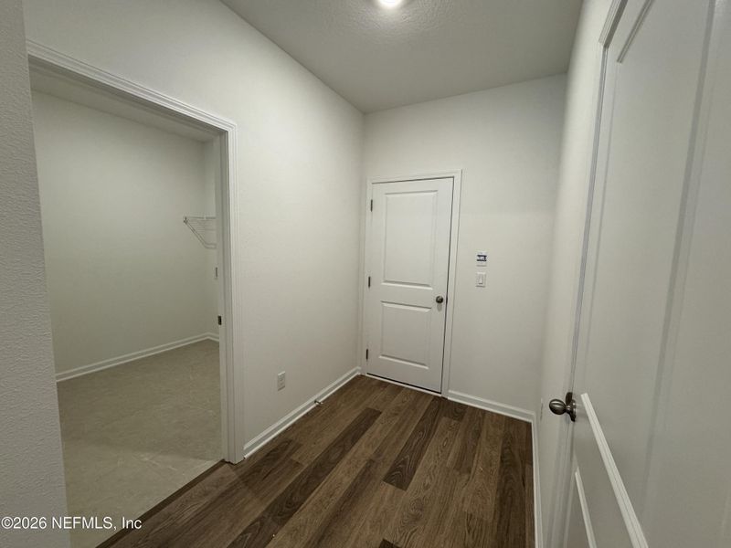 Spacious, unfurnished interior of a new home in Hyland Trail, Green Cove Springs (Image 23).