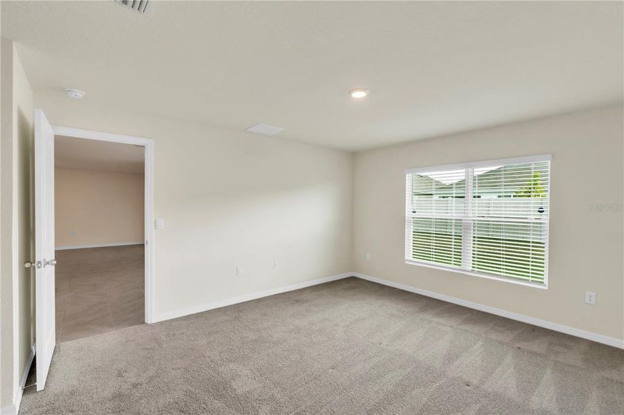 Spacious, unfurnished interior of a new home in River Park, Tampa (Image 13).