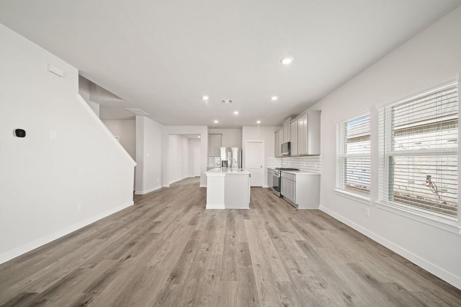 Spacious, unfurnished interior of a new home in Pearlbrook, Texas City (Image 13).