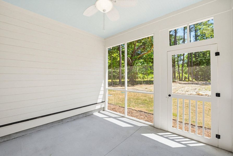 Exterior details and patio area of a home in , Seabrook (Image 3).