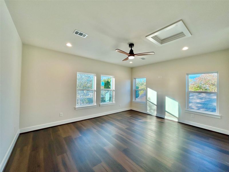 Spacious, unfurnished interior of a new home in , Dickinson (Image 35).