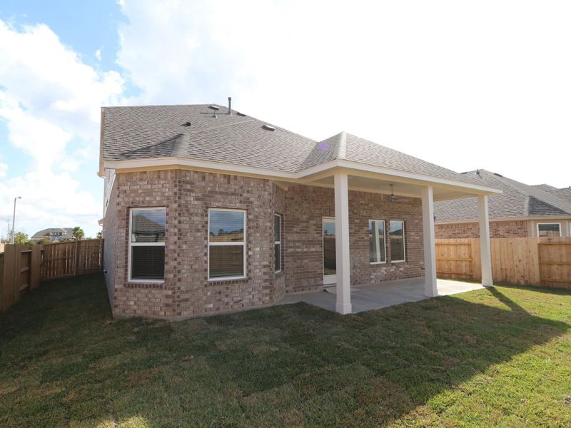 Exterior details and patio area of a home in Lago Mar, Santa Fe (Image 3). Exterior details and patio area of a home in Lago Mar, Santa Fe (Image 3).