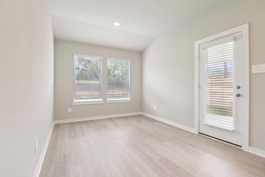 Spacious, unfurnished interior of a new home in Massey Oaks - Premier Series, Pearland (Image 33).