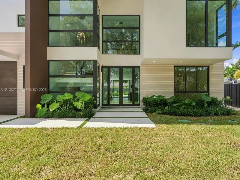 Exterior details and patio area of a home in , Miami (Image 28).