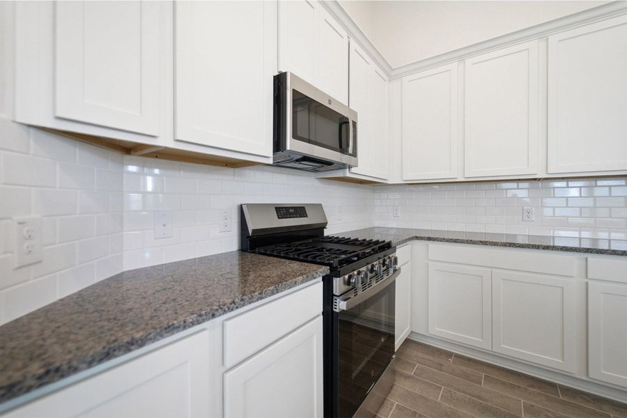 Furnished interior view inside a new home in Canterra Creek, Rosharon (Image 13).