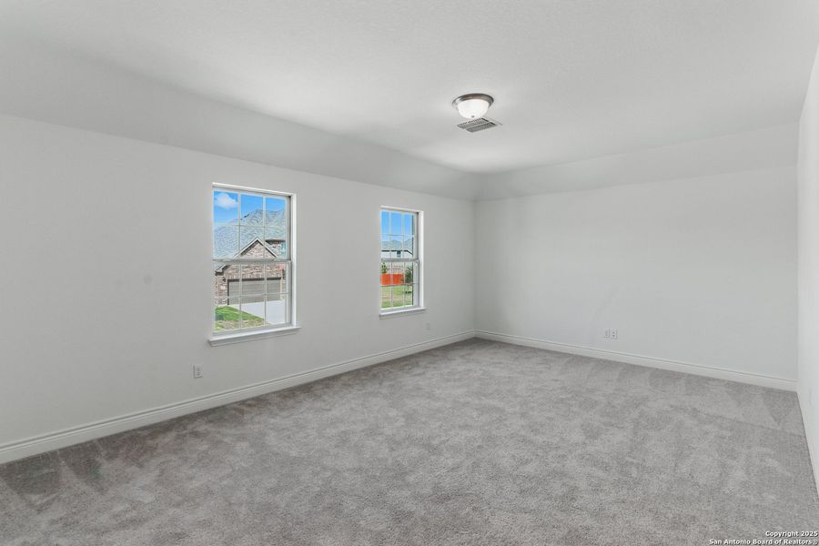 Spacious, unfurnished interior of a new home in Bison Ridge, San Antonio (Image 13). Spacious, unfurnished interior of a new home in Bison Ridge, San Antonio (Image 13).