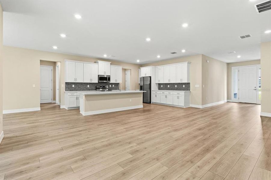 Spacious, unfurnished interior of a new home in , Ocala (Image 25).