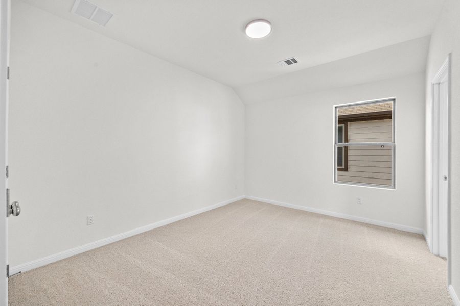 Spacious, unfurnished interior of a new home in Trinity Ranch, Elgin (Image 31).