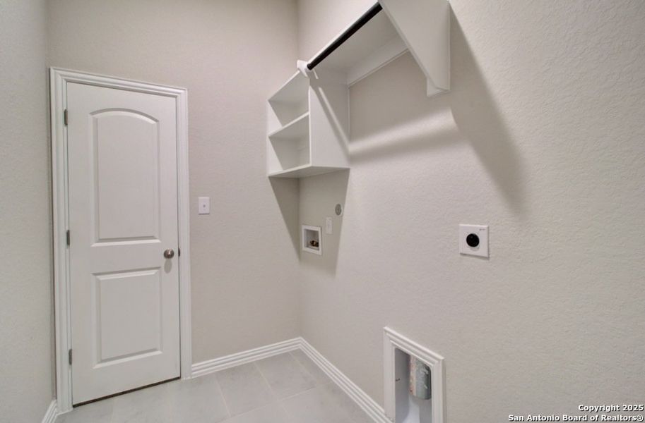 Furnished interior view inside a new home in Meyer Ranch – Premier, New Braunfels (Image 6).