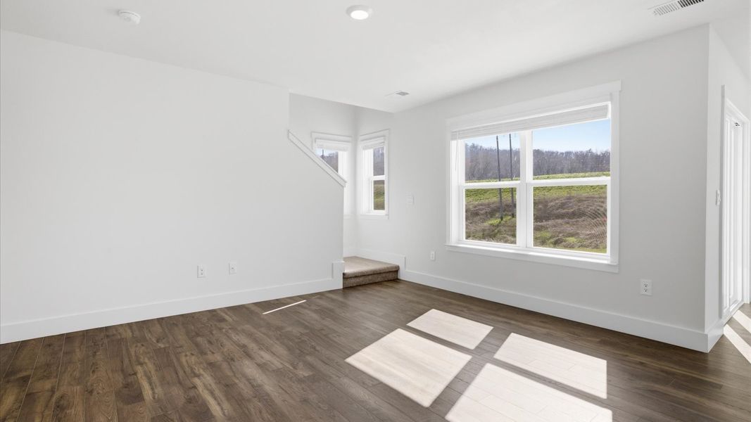 Spacious, unfurnished interior of a new home in Emory Creek, Harriman (Image 19).