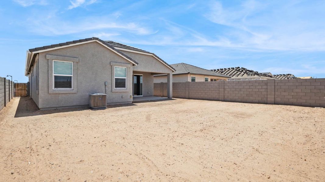 Representative exterior details of a home built from the Puffin by D.R. Horton in Moonlight, Maricopa (Image 19).