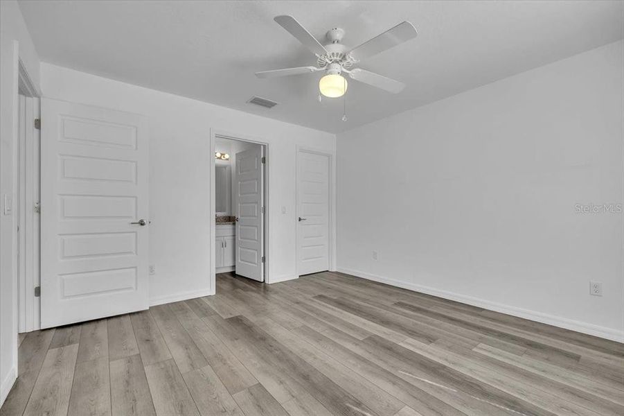 Spacious, unfurnished interior of a new home in , Punta Gorda (Image 26).