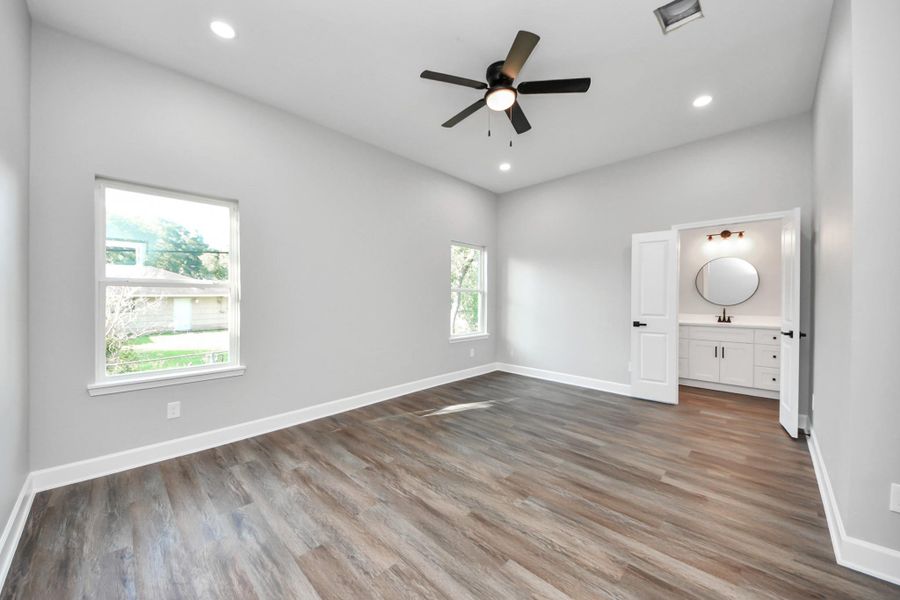 Spacious, unfurnished interior of a new home in , Houston (Image 19).